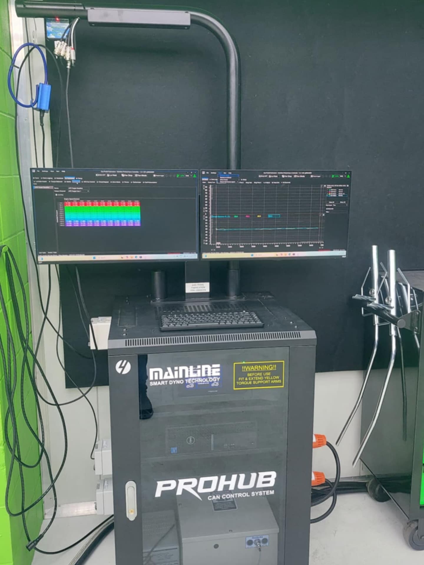 Mainline ProHub dyno station with dual monitors and live data